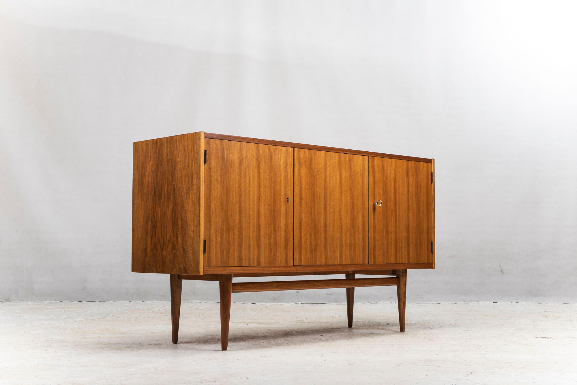 Enfilade en noyer, années 1960
