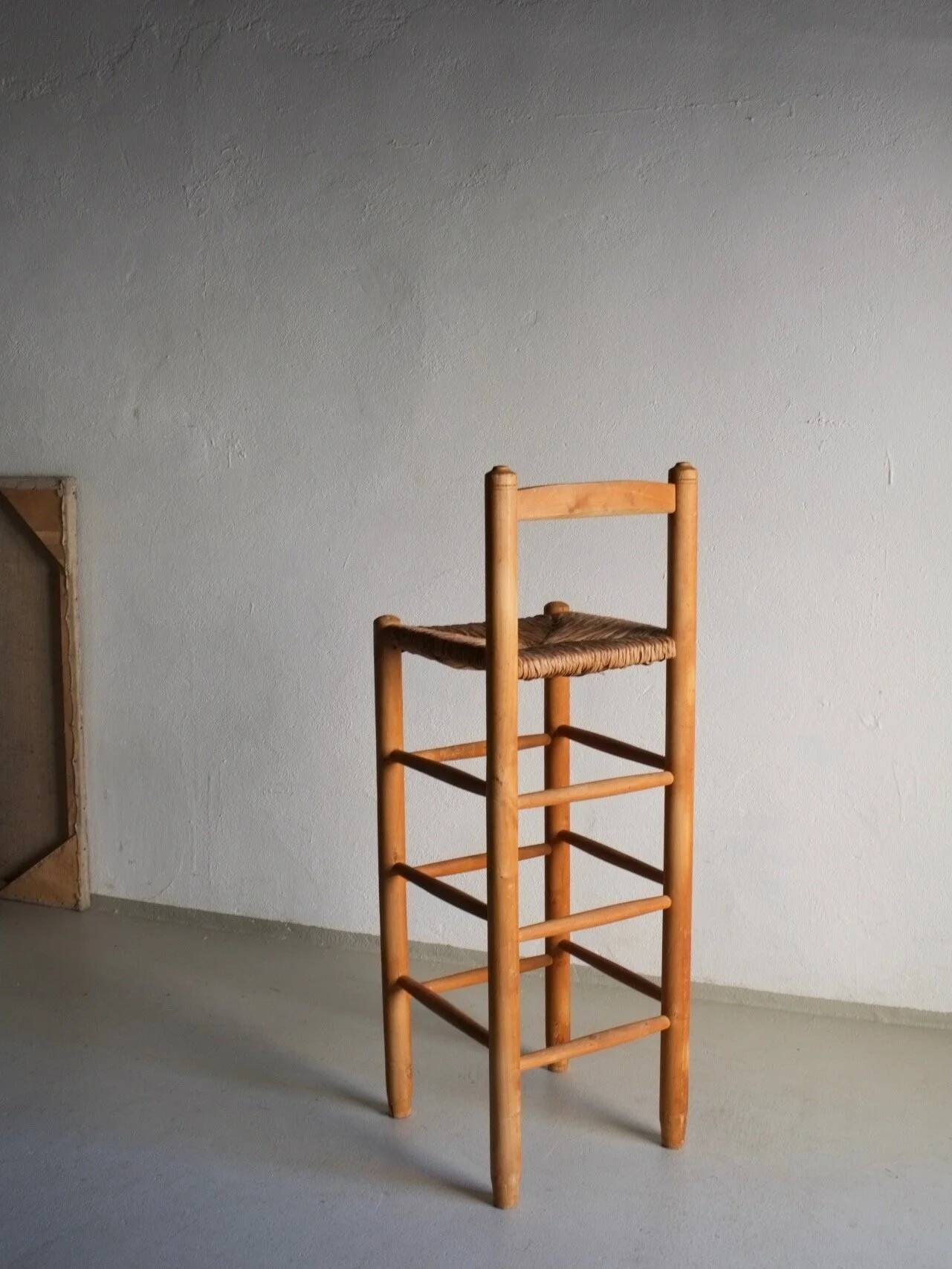 Tabouret de bar rustique à assise en jonc | France | Années 1960