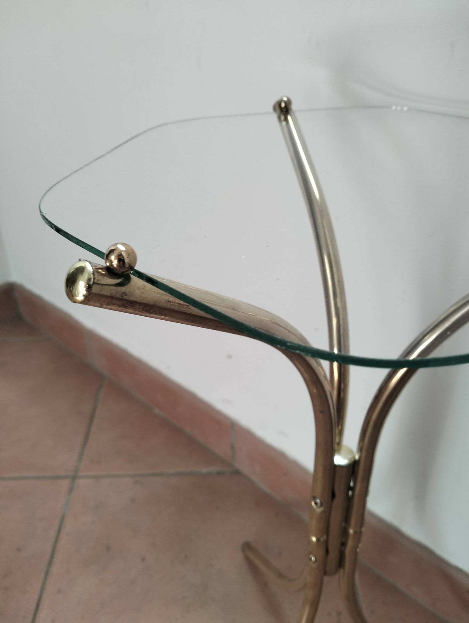 Glass pedestal