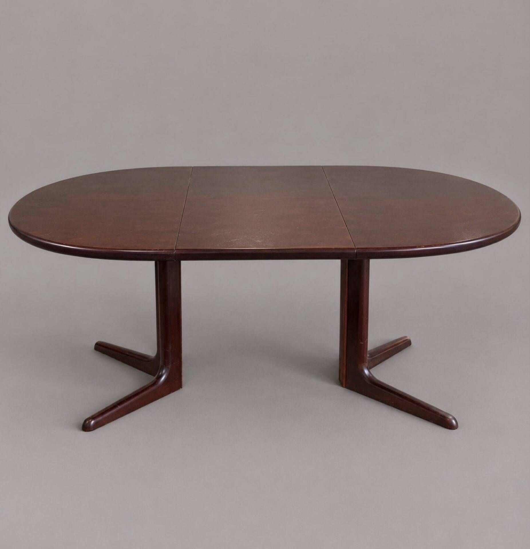 Extendable round table Skovby furniture
