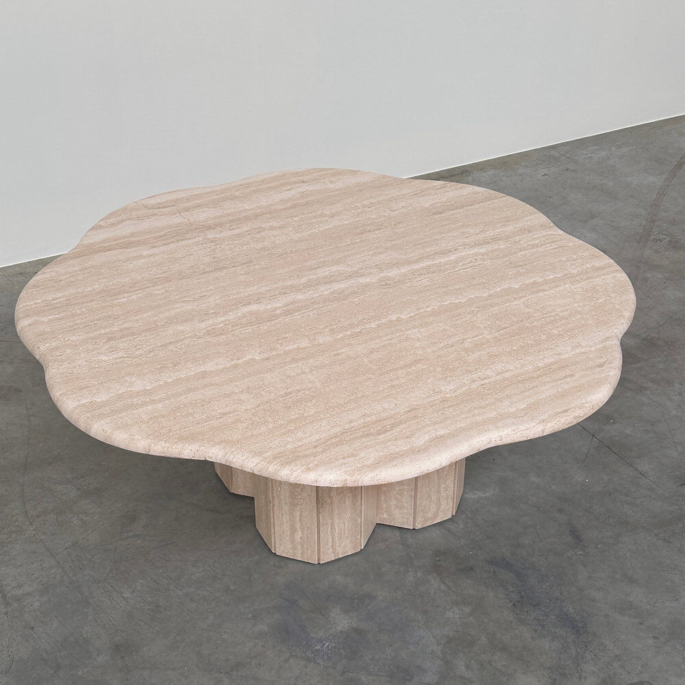 Table basse en travertin sculptural français élégant, années 1980