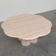 Table basse en travertin sculptural français élégant, années 1980