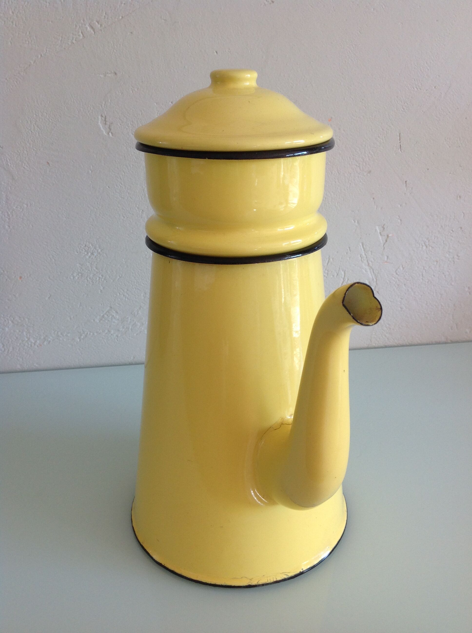 Former yellow enamelled coffee maker 50/60