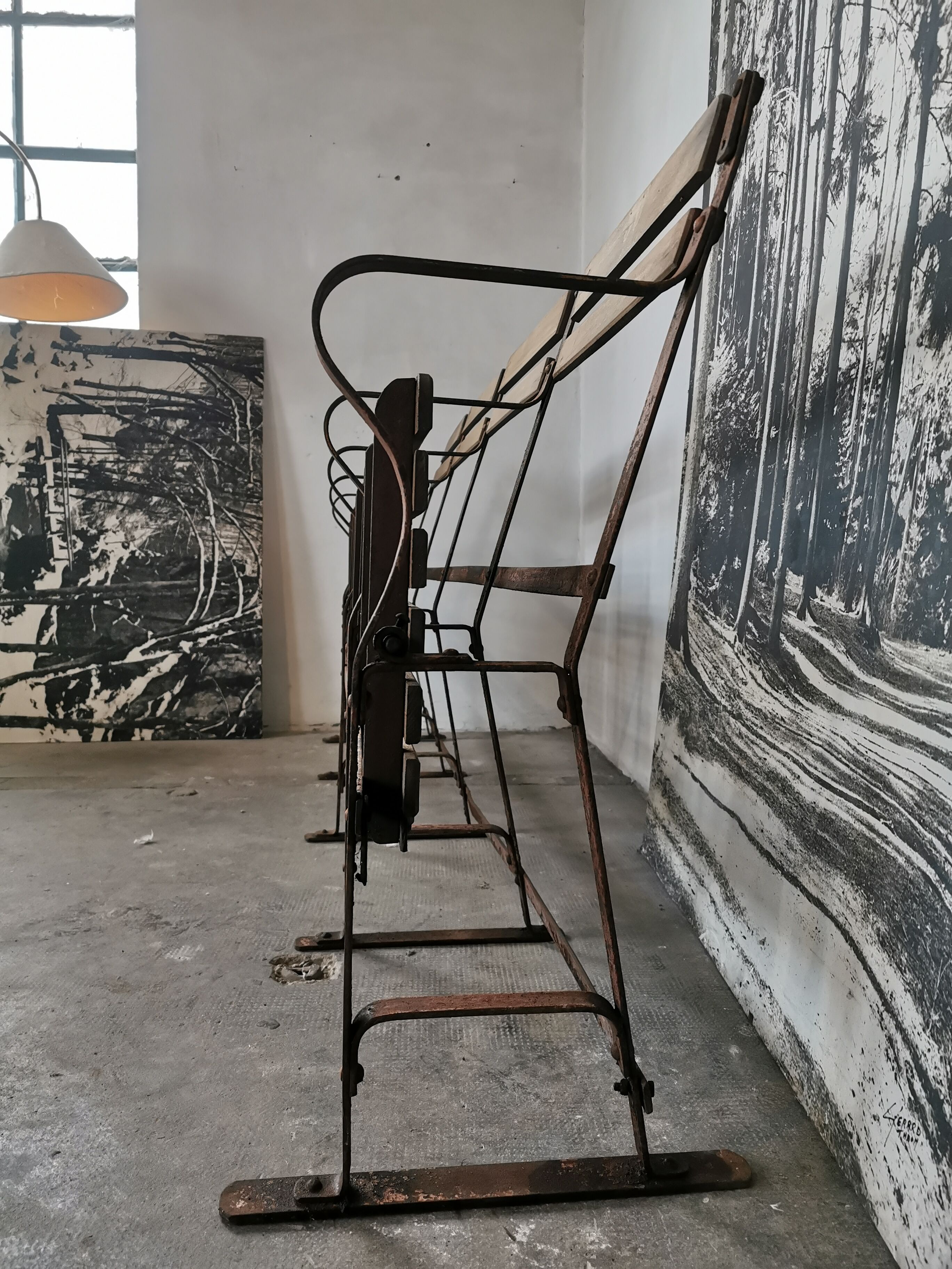 Theatre bench, folding seats