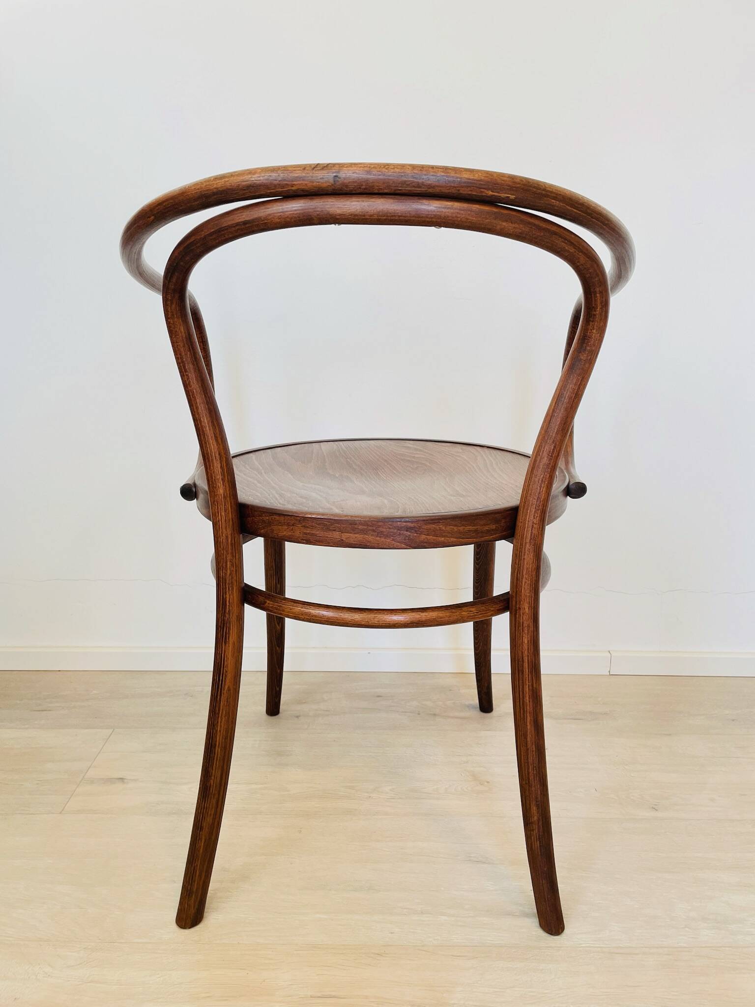 Chaise vintage Thonet modèle B9 de Tchécoslovaquie des années 1950