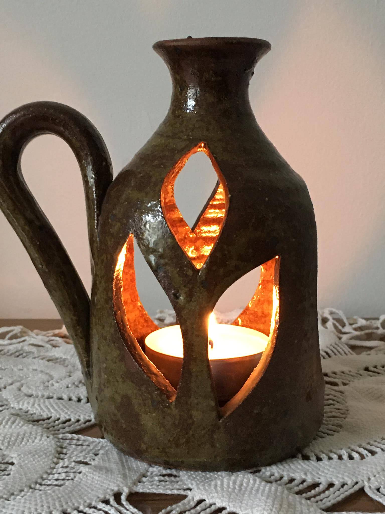 Brown stoneware tealight holder with handle