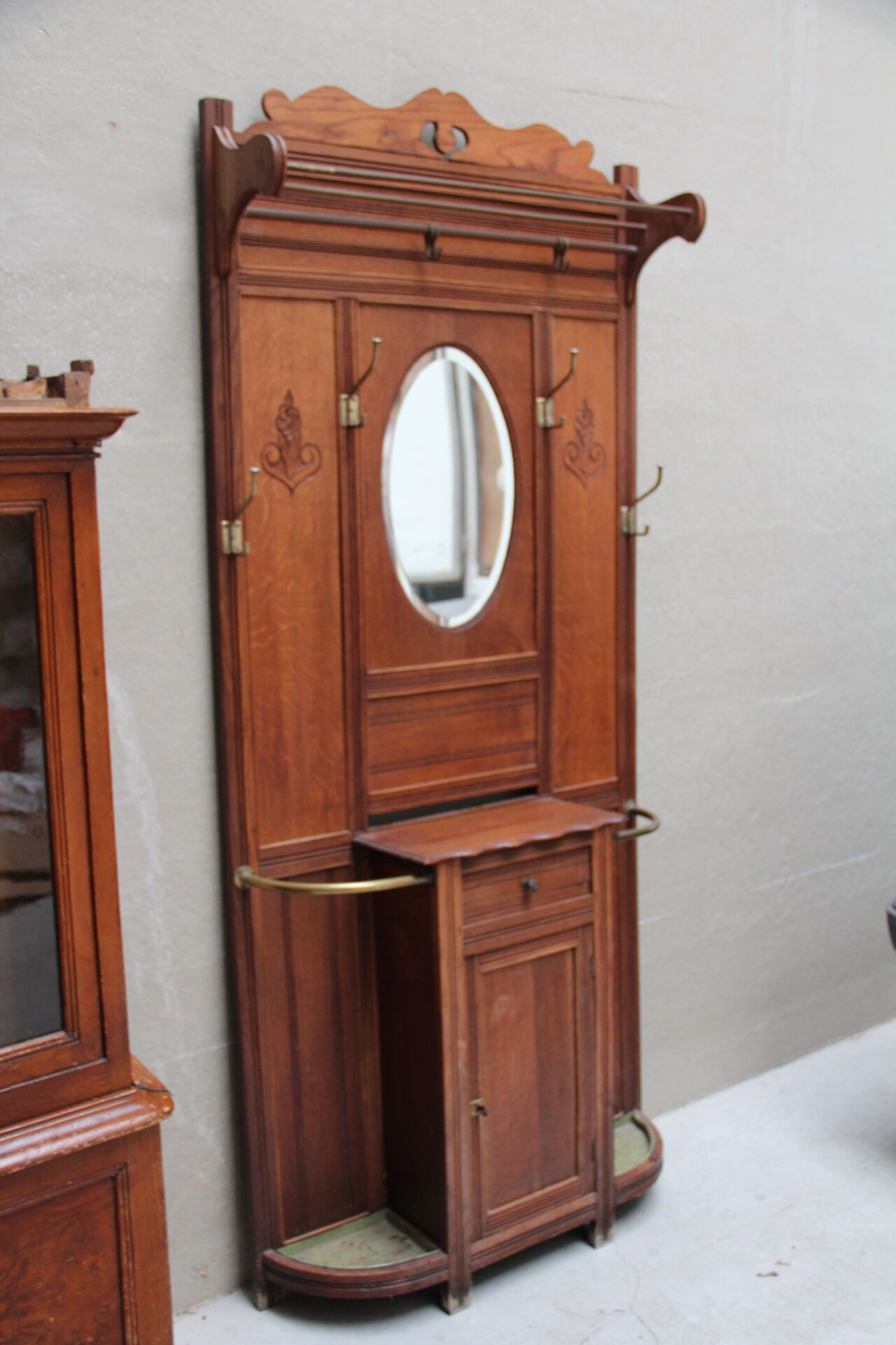 Wardrobe cabinet oak mantel in early XX °