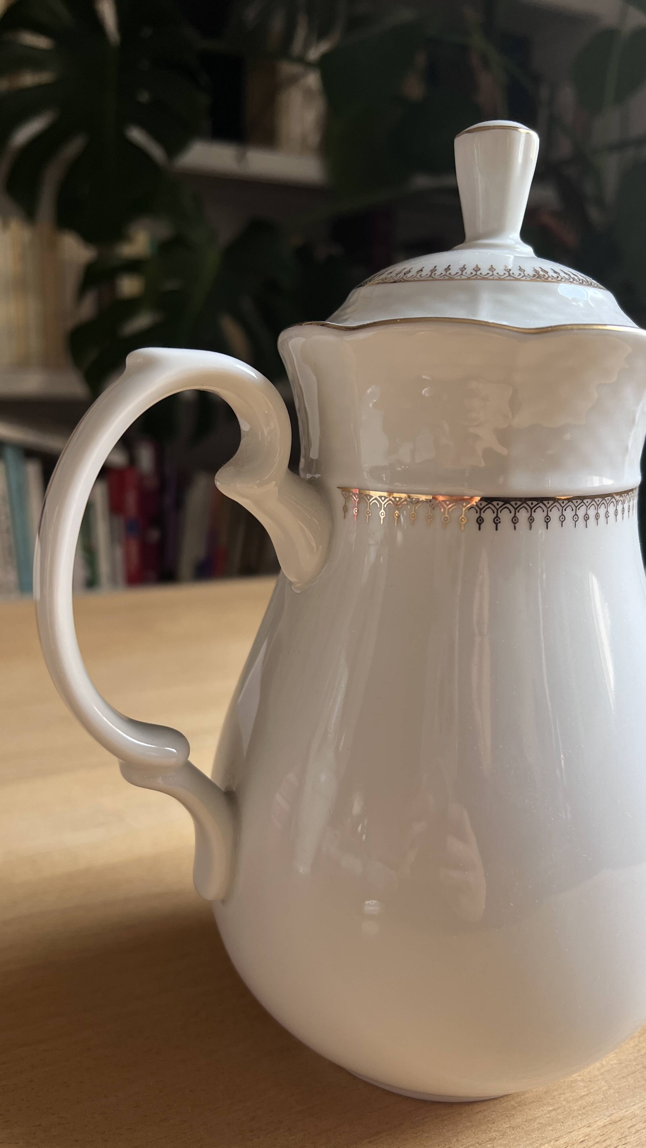 Vintage Thun teapot, Czechoslovakia