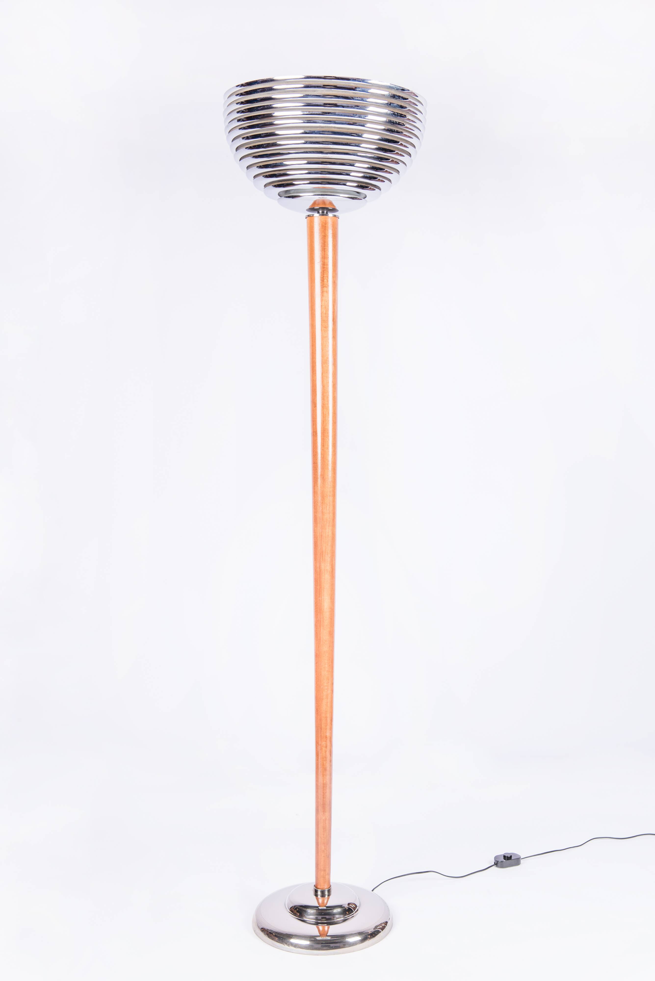 Art-deco lamppost
