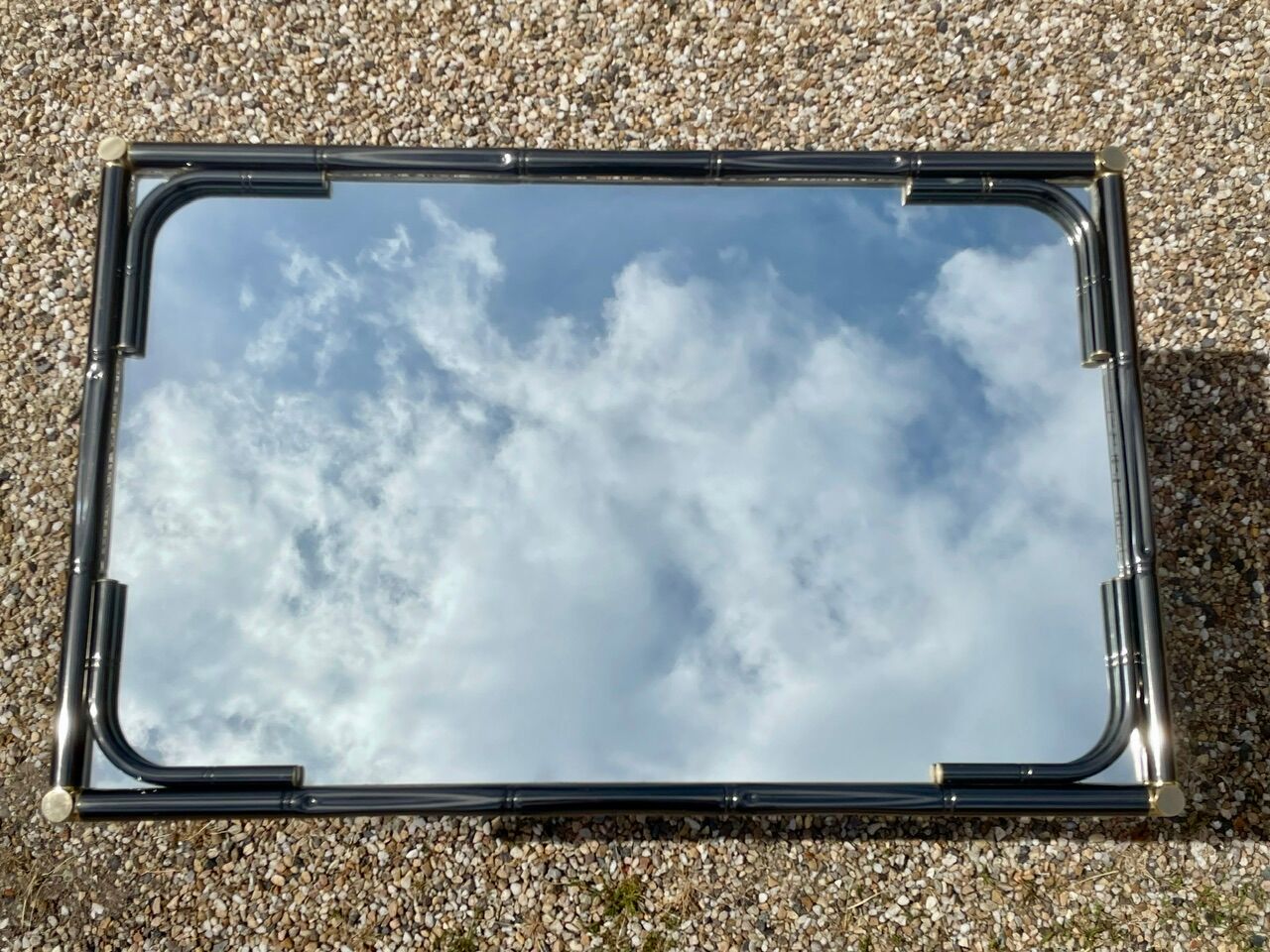 Vintage rectangular wall mirror in tubular metal and brass, 1970s/1980s.