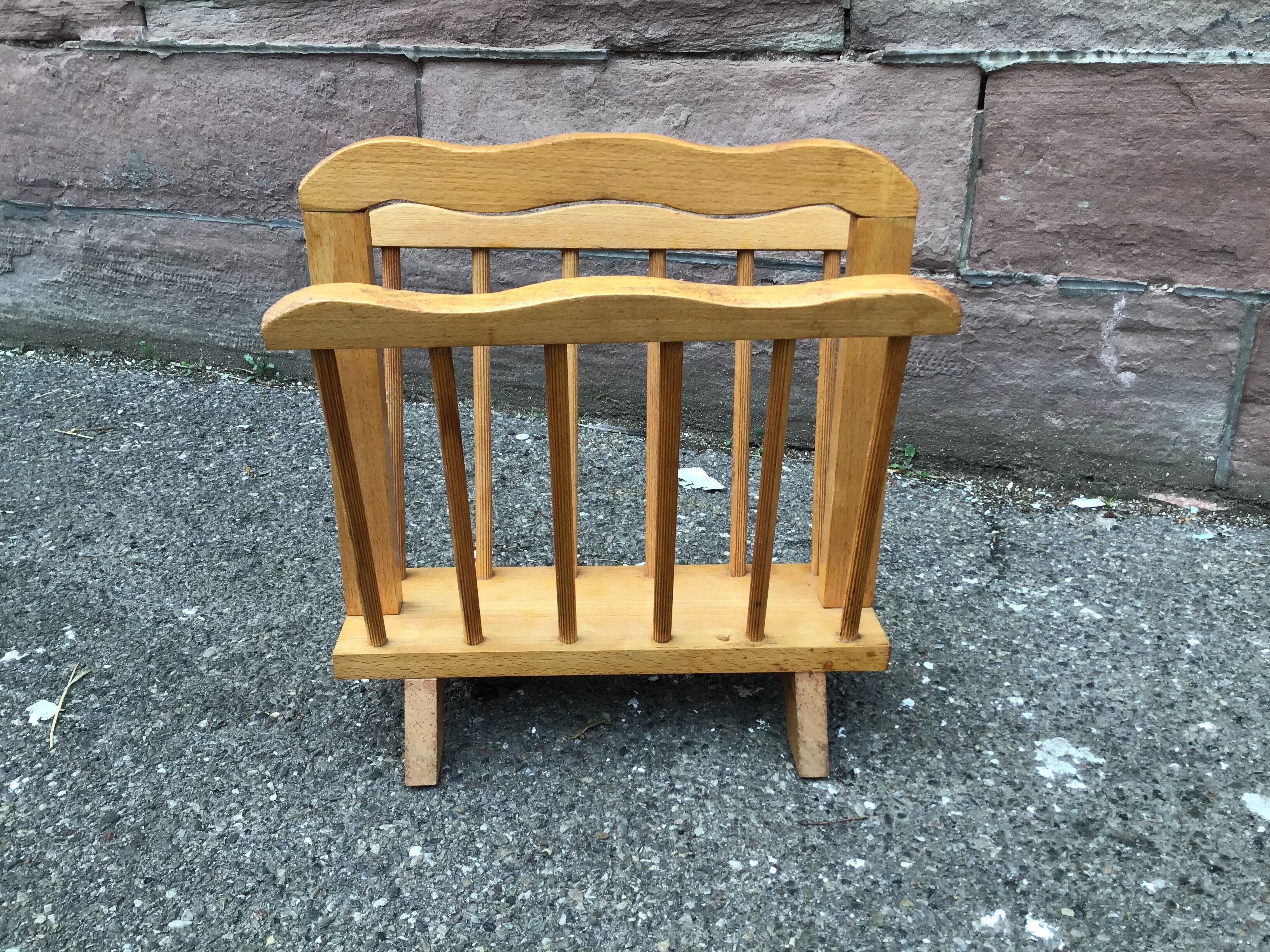Vintage wooden magazine rack 1960