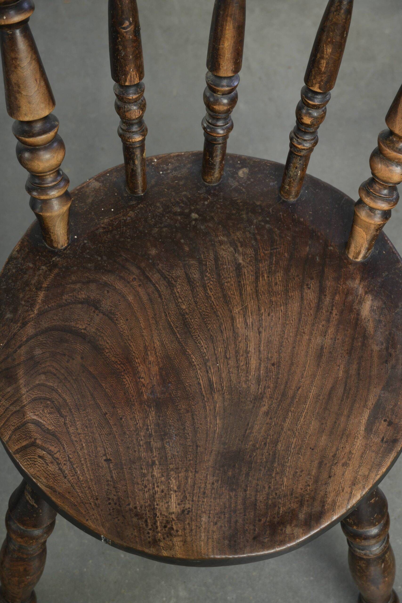 Set of 4 antique English wooden Windsor pub/bistro chairs from 19th century