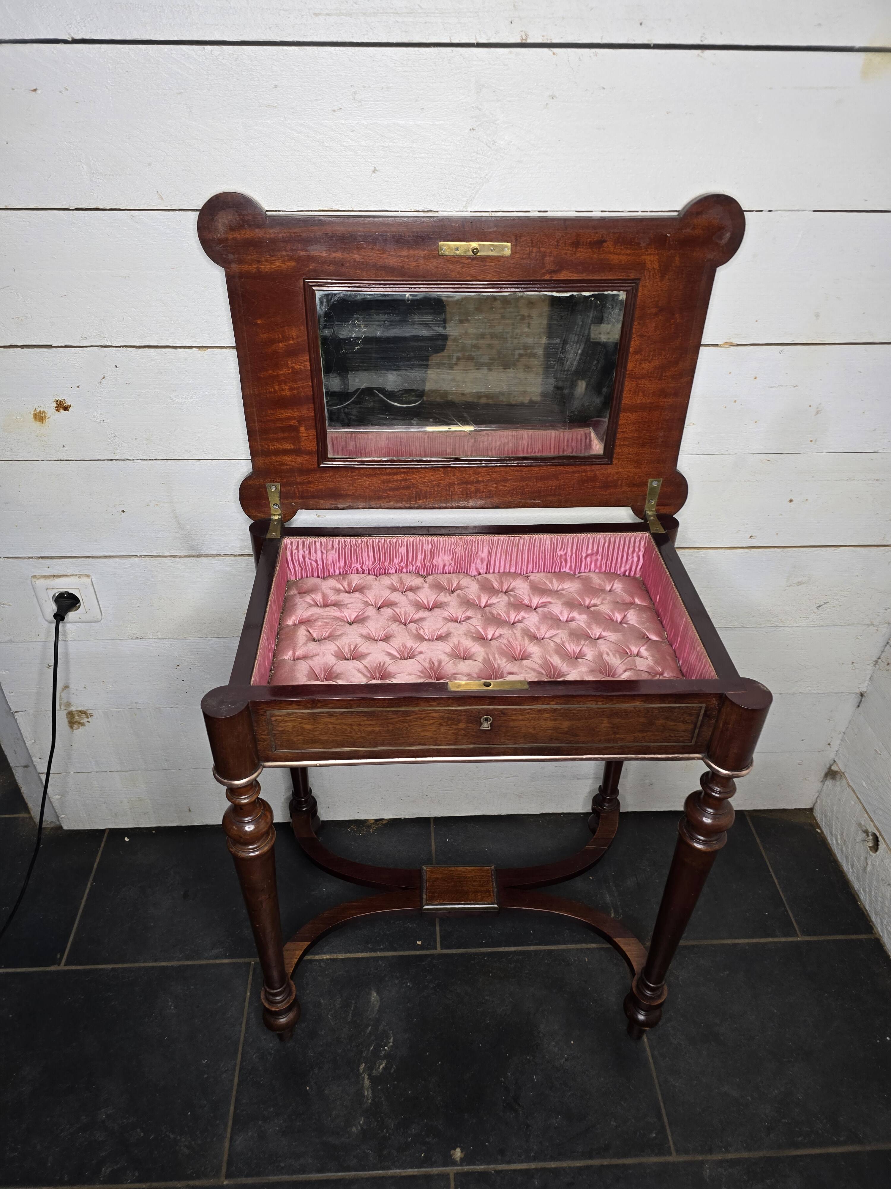 Napoleon III mahogany dressing table