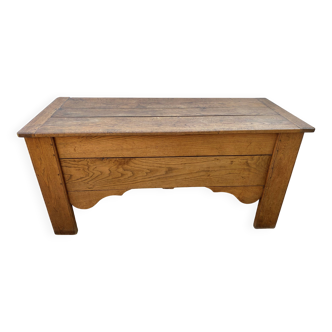 Antique kneading trough in solid oak, 19th century.