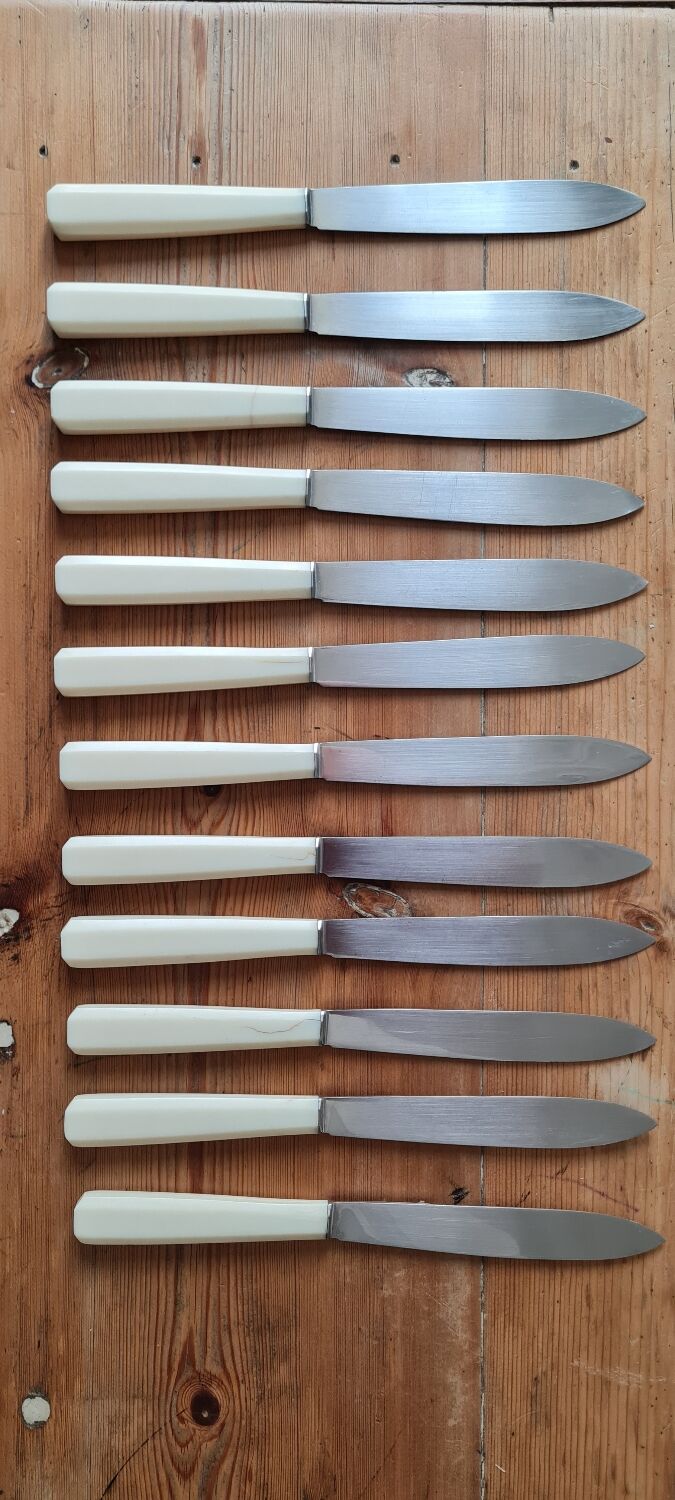 Set of 12 Bakelite knives