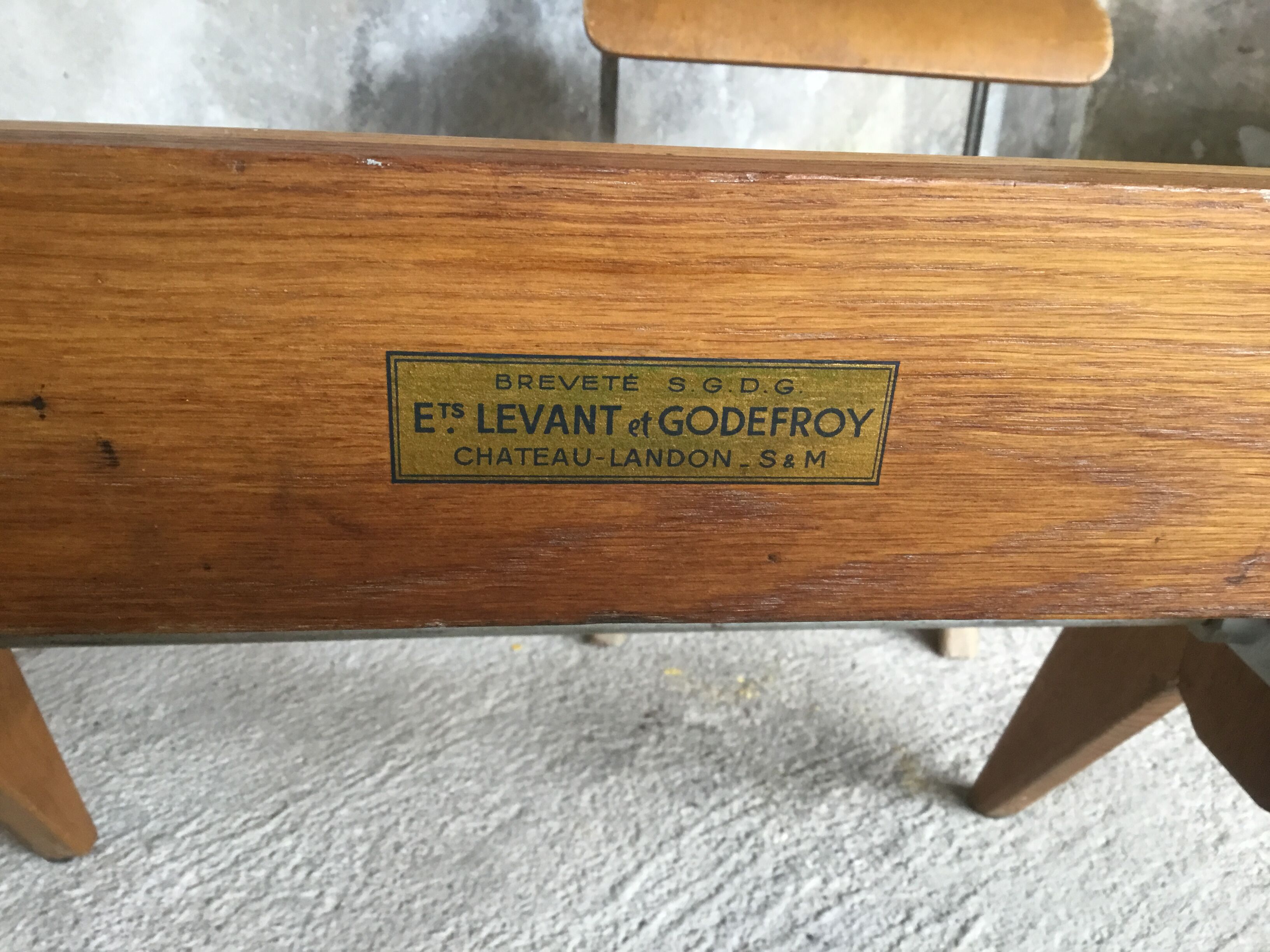 Adjustable Modernists desk and children's chair - Ets. Levant & Godefroy - design 1950