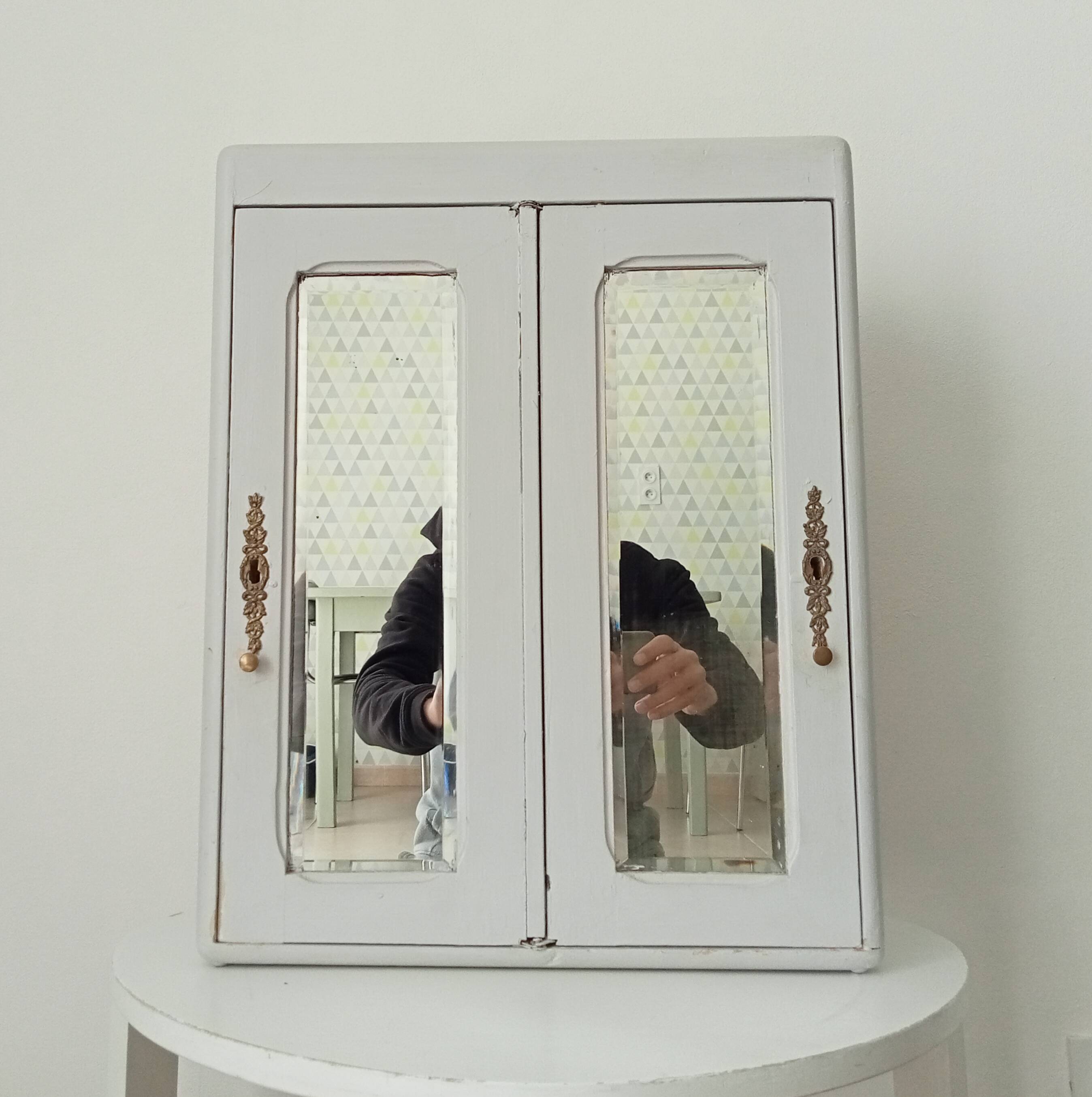 Art deco medicine cabinet from the 40s/50s