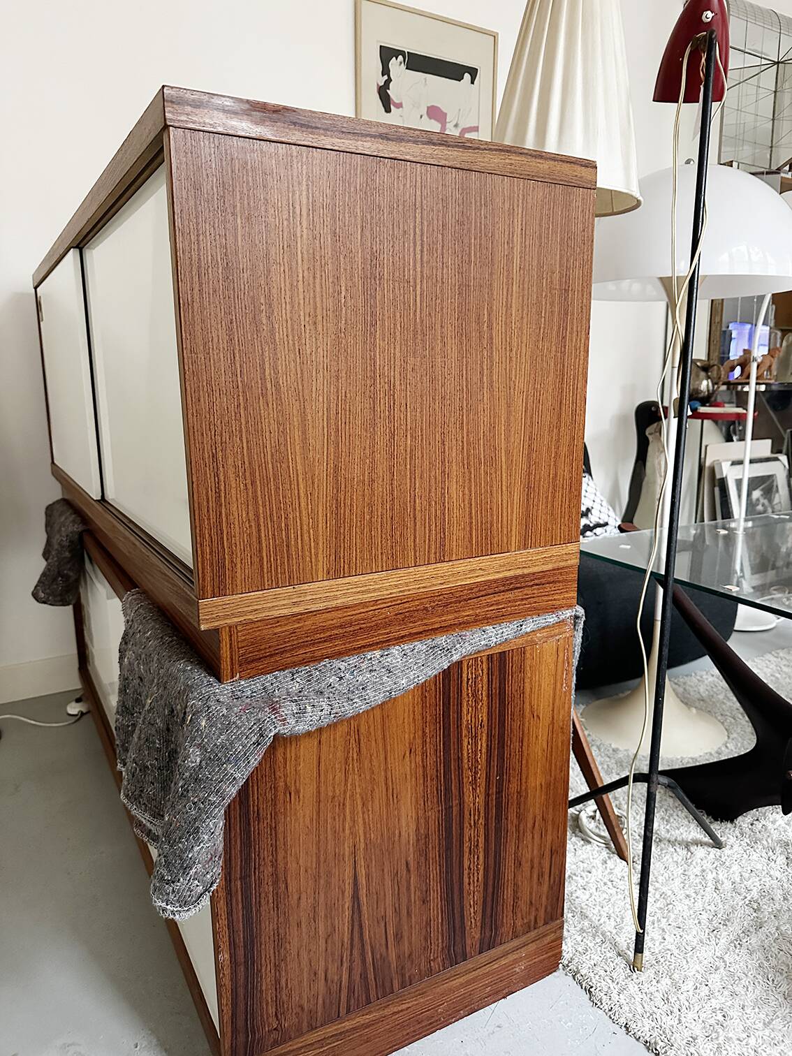 Deux buffets scandinaves (danois) en teck fin avec portes coulissantes