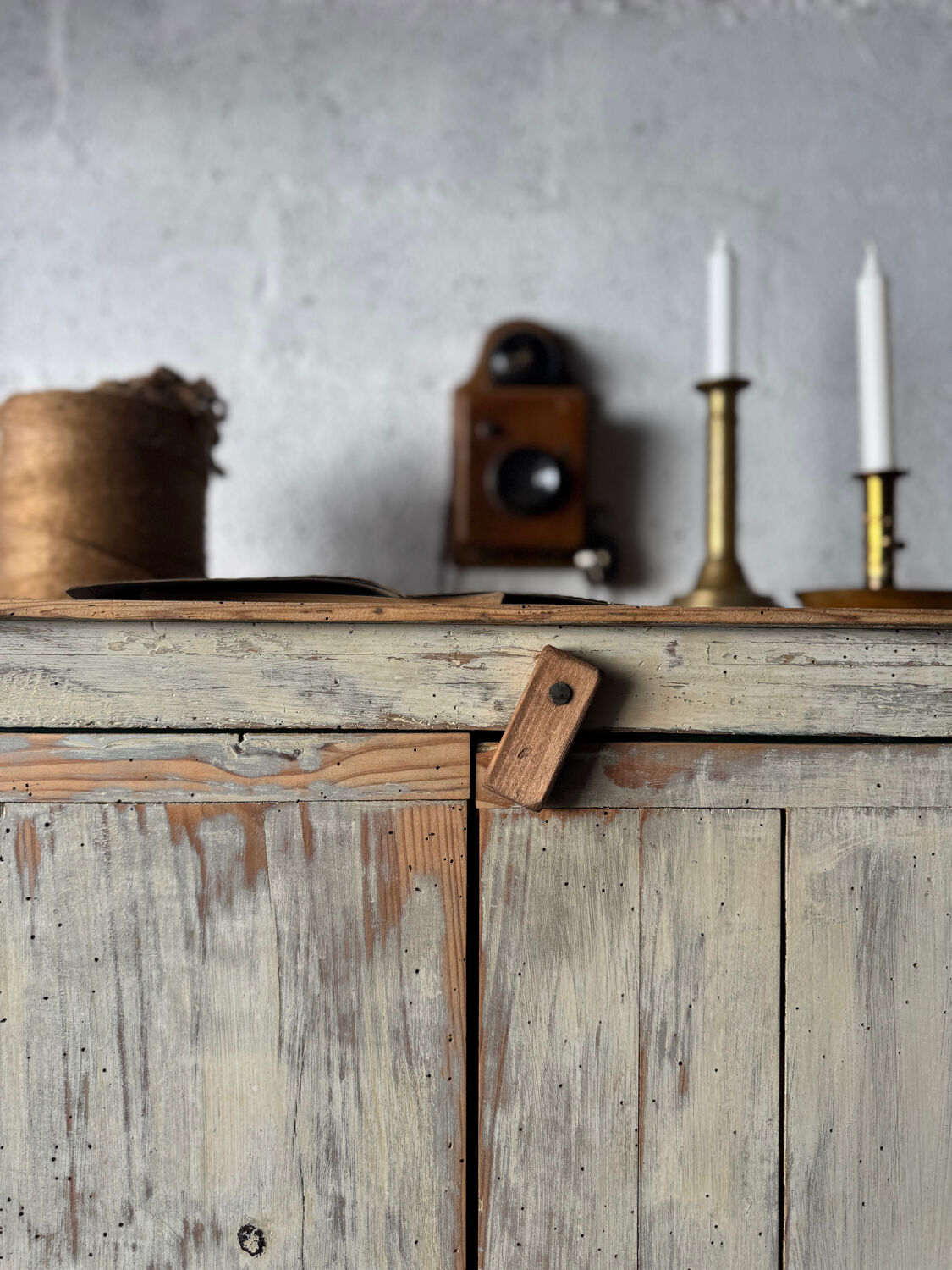The patinated sideboard