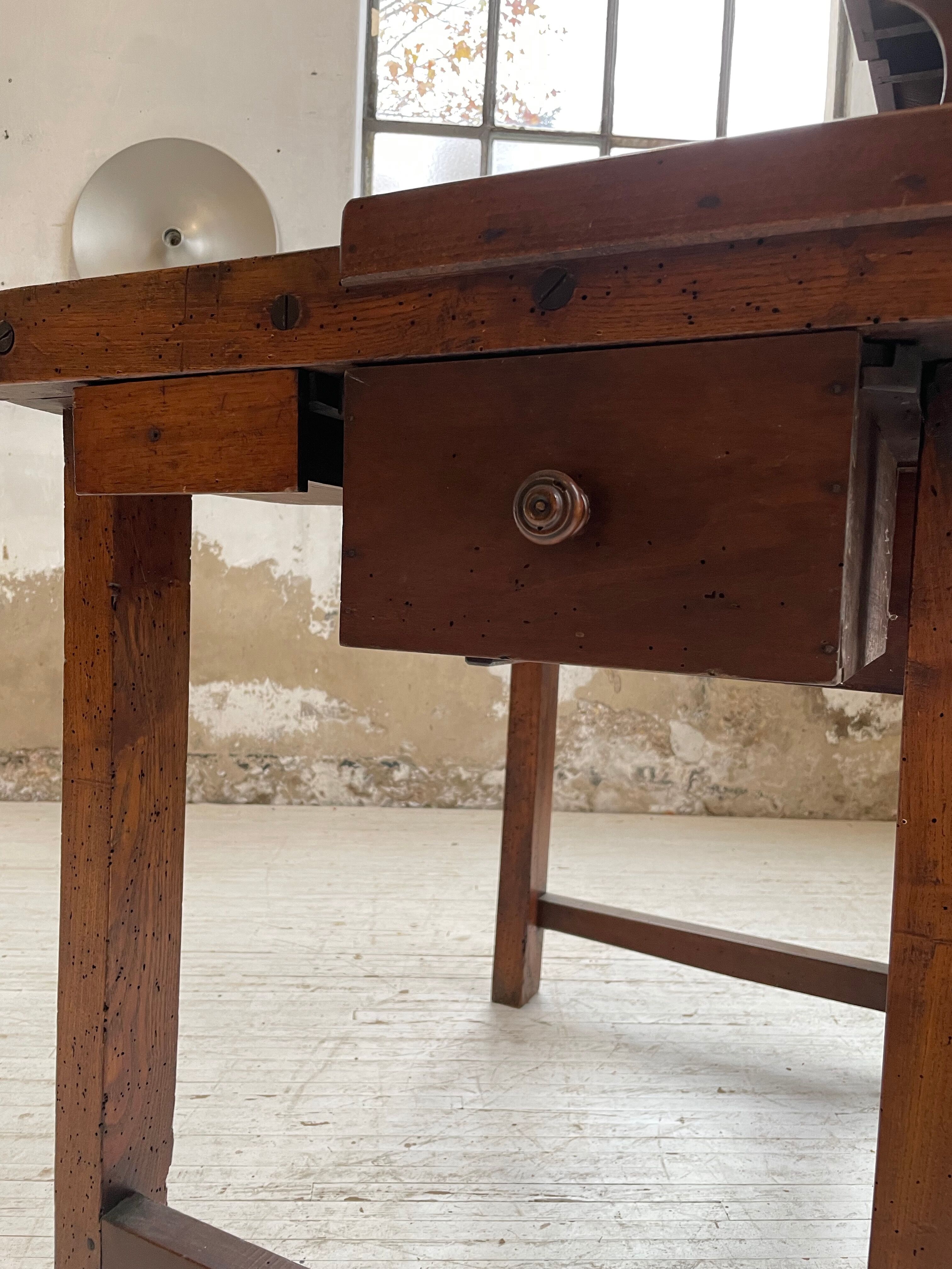 Establishment of jeweler XIXth oak