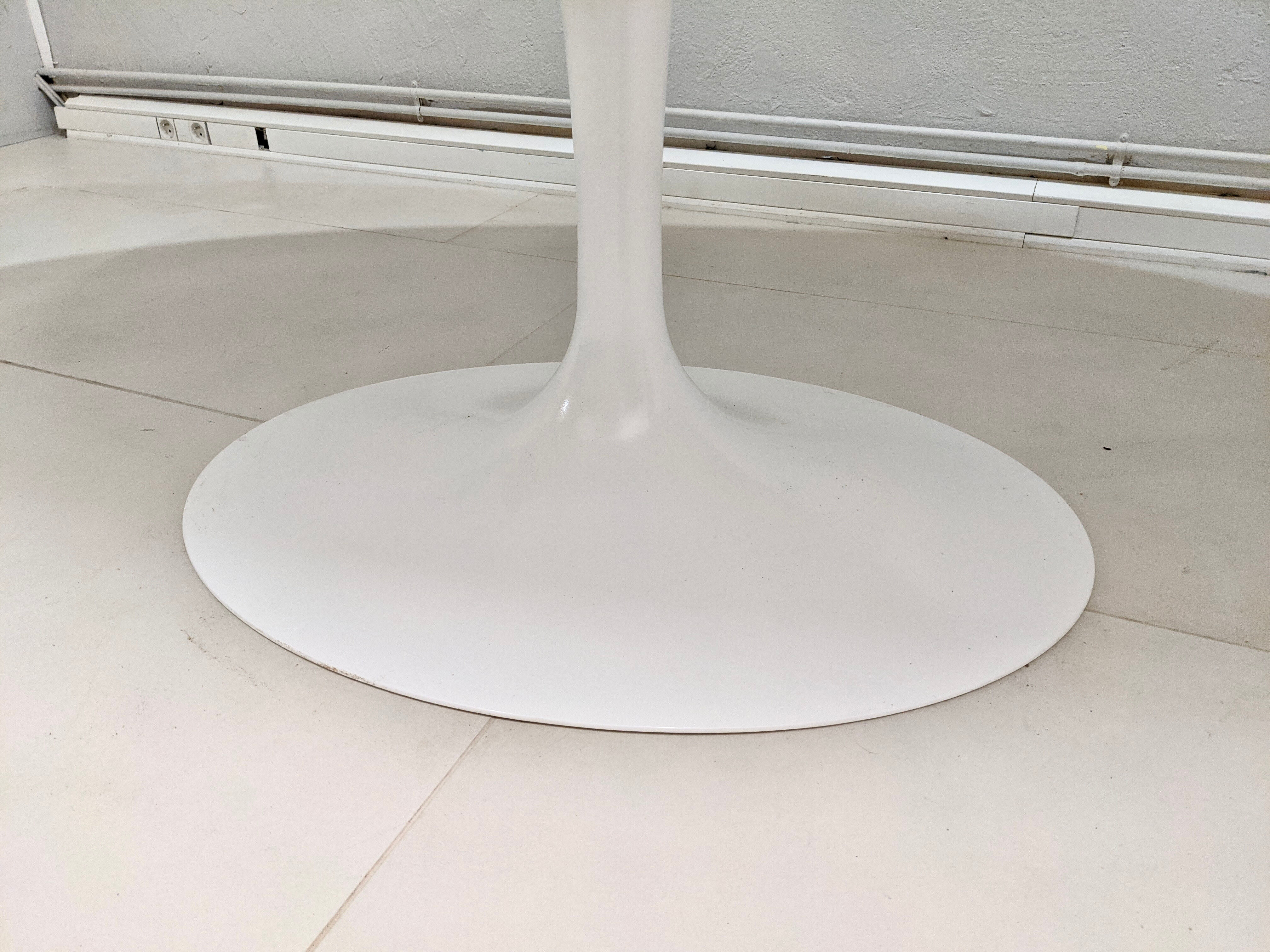 Eero Saarinen's square marble dining table for Knoll Inc. / Knoll International