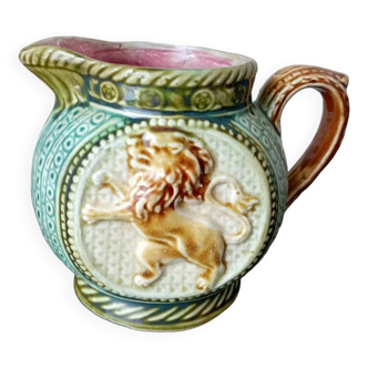 Lion pattern slip pitcher