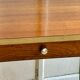 Petit bureau / table en bois et formica