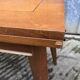 Table vintage portefeuille en chêne aux pieds compas.