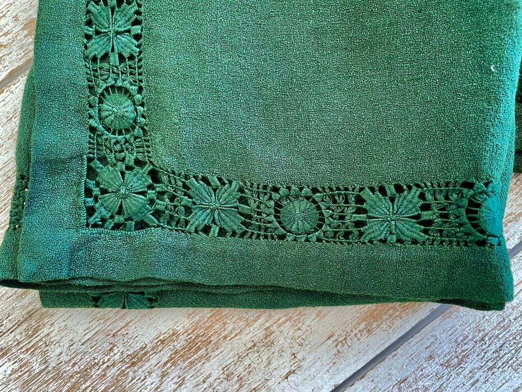 Convent tablecloth and its 4 openwork towels tinted fir green - 115x115cm -mixed linen & cotton