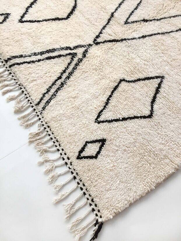 White Moroccan rug decorated size 250cmx150cm