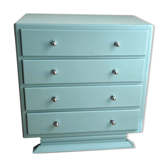 Antique chest of drawers