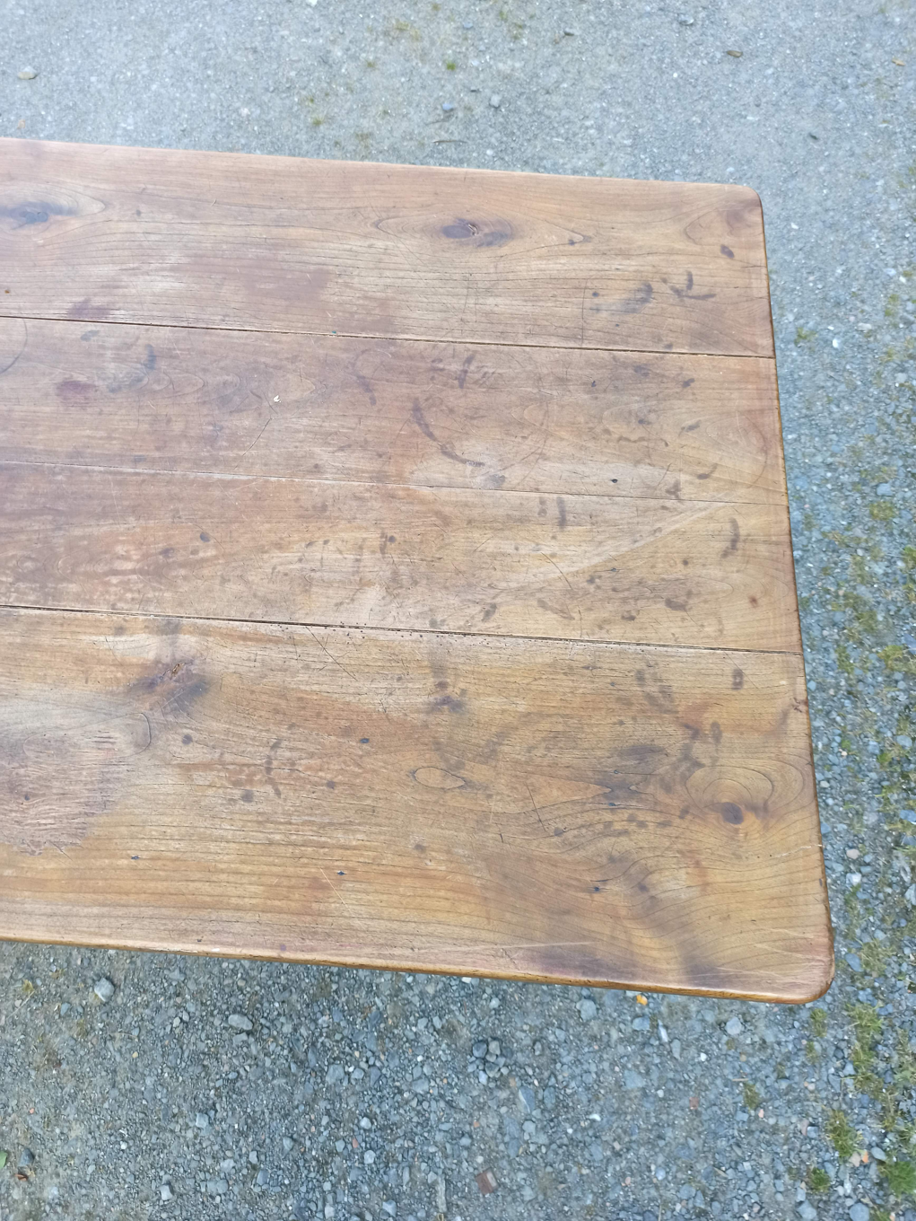 Limousin limousine farm table