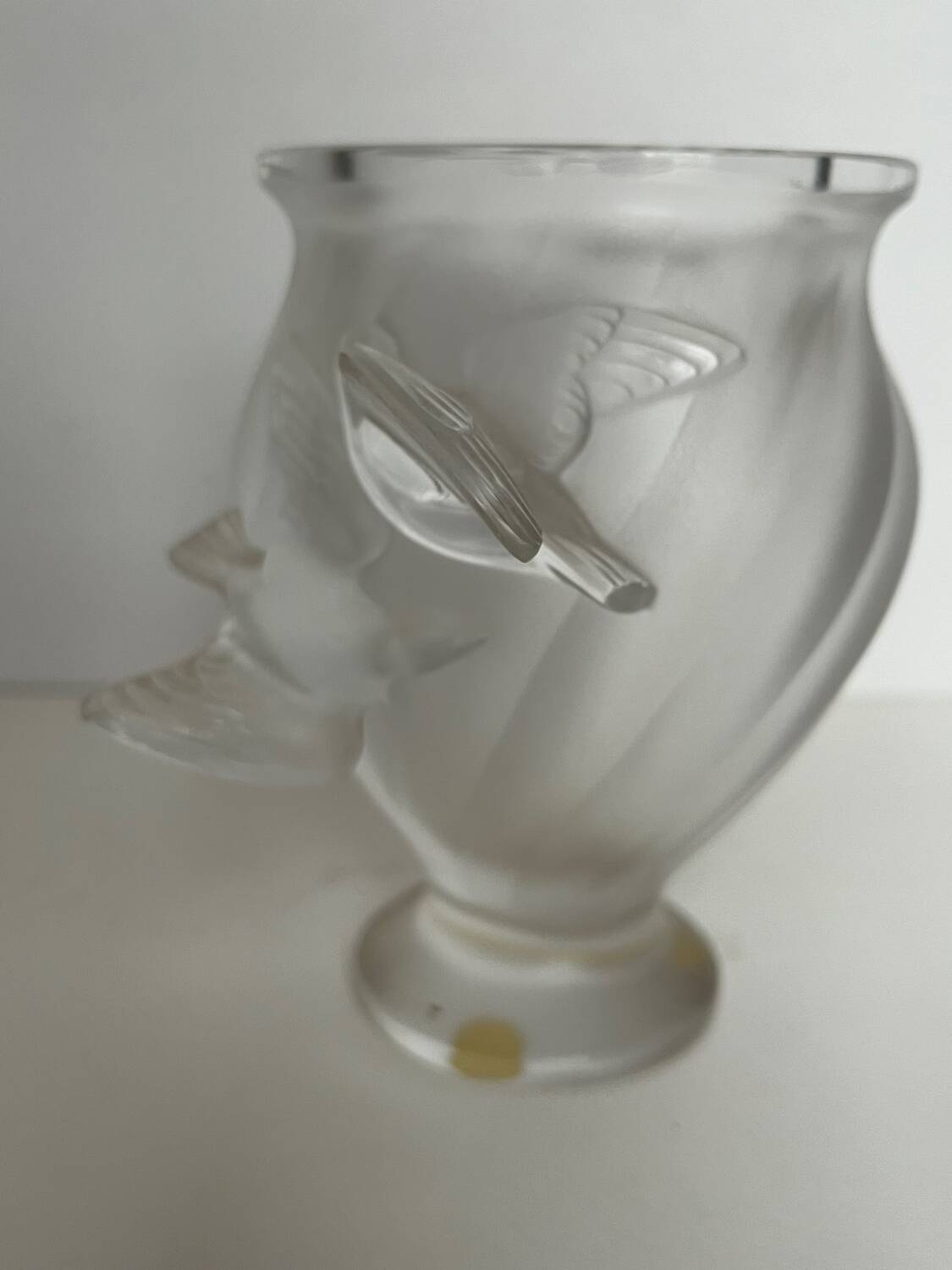 Vase en cristal dépoli Lalique