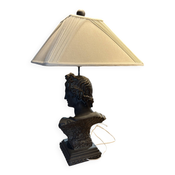 Vintage table lamp with a sculpted bust base.