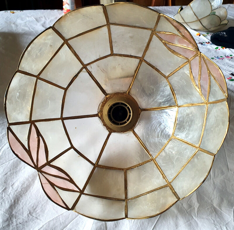 2 Vintage suspensions in mother-of-pearl and brass, from the 1950s