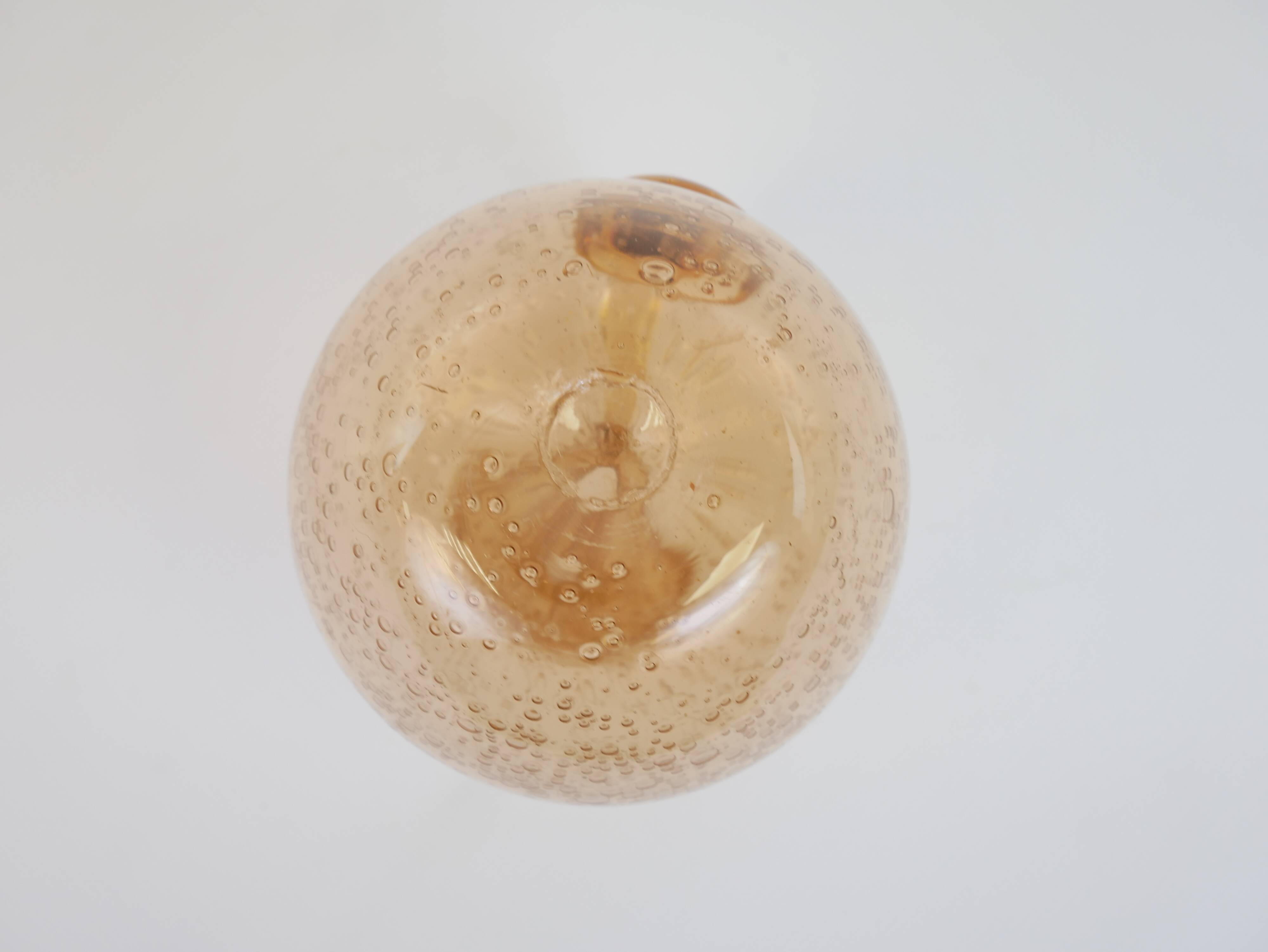 Petit porte bougie en verre bullé rose de Biot