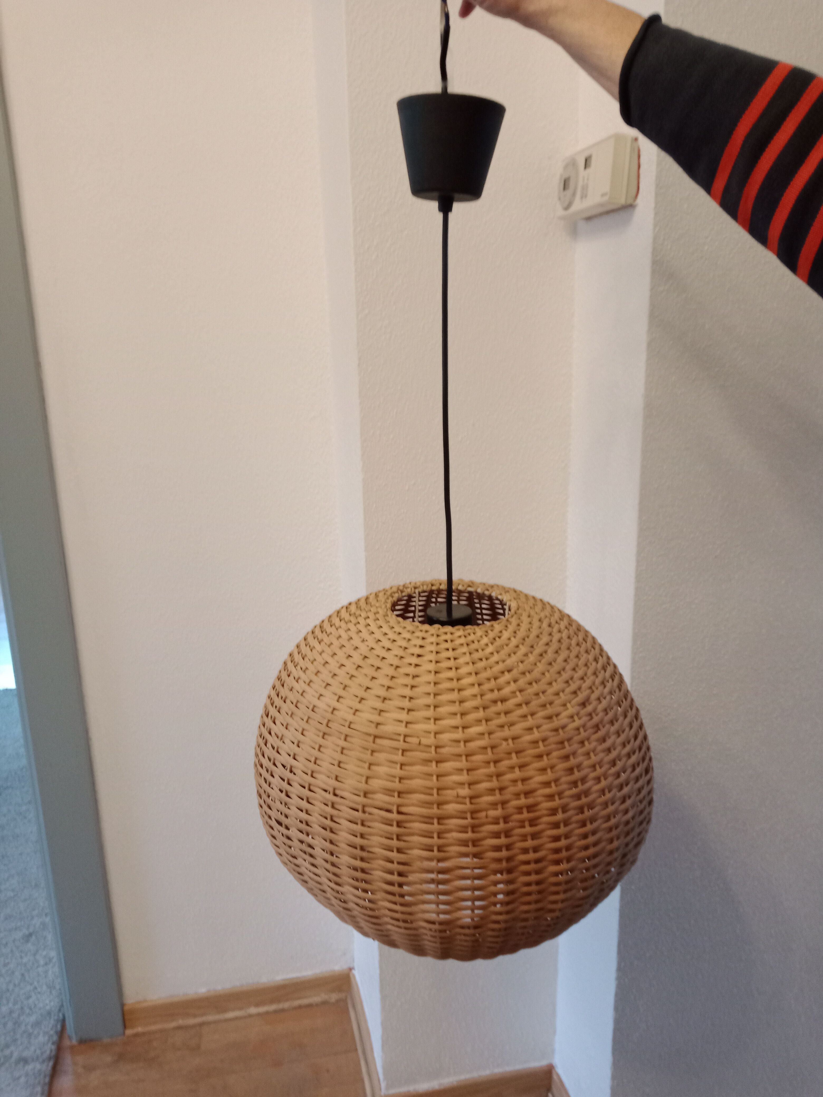 Scandinavian wicker suspension