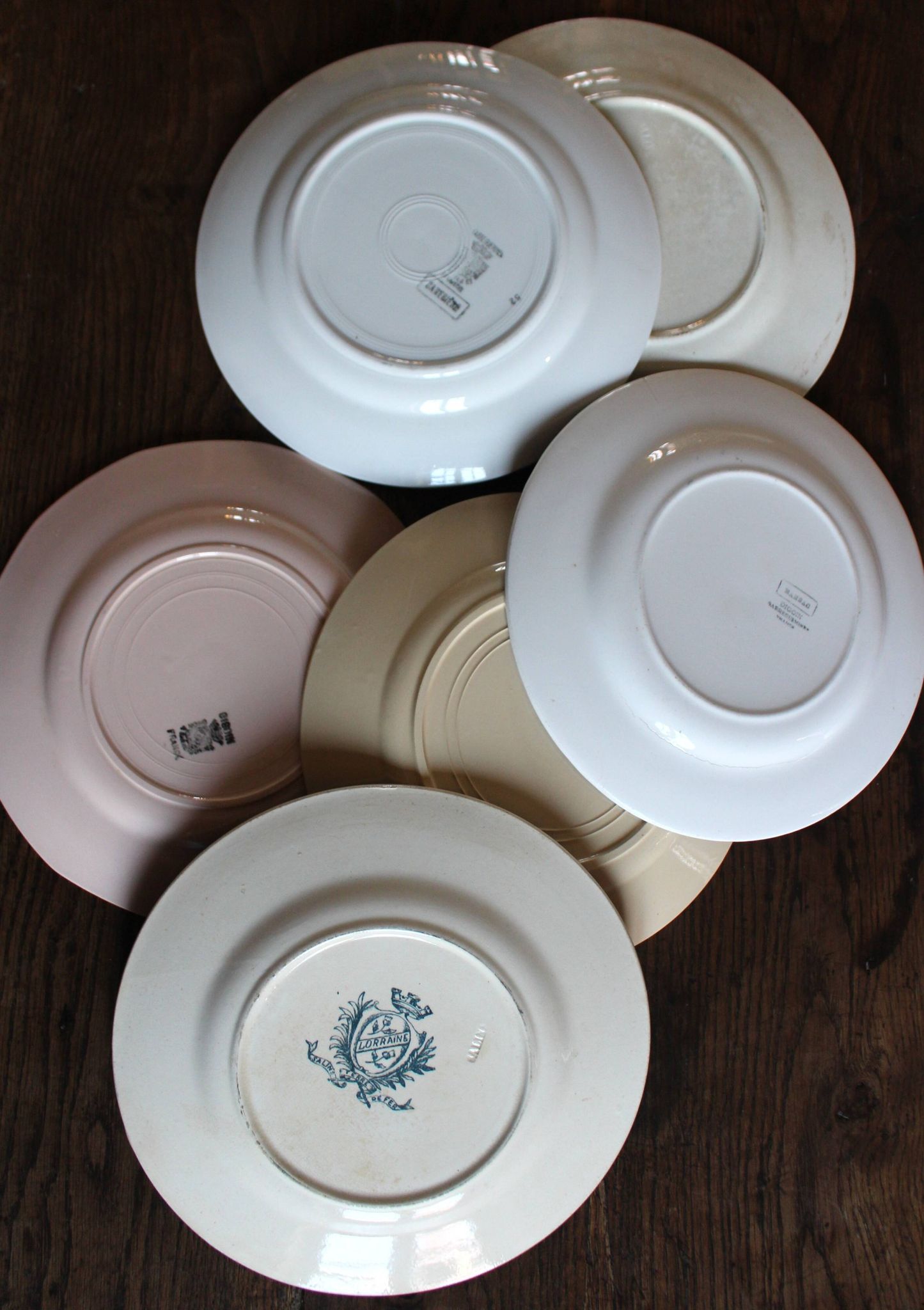 A set of 6 mismatched blue and pink floral dinner plates from Terre de Fer, Digoin.