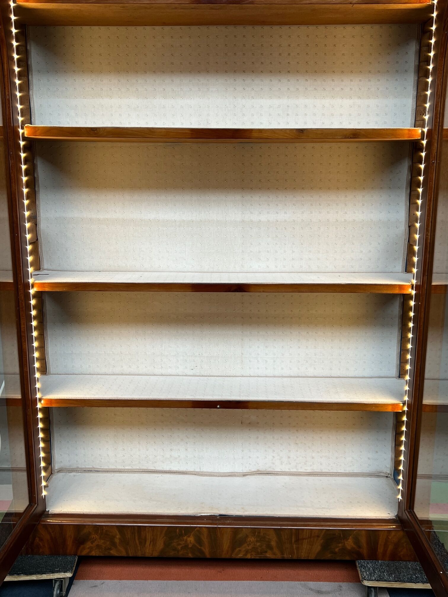 Vitrine de style empire