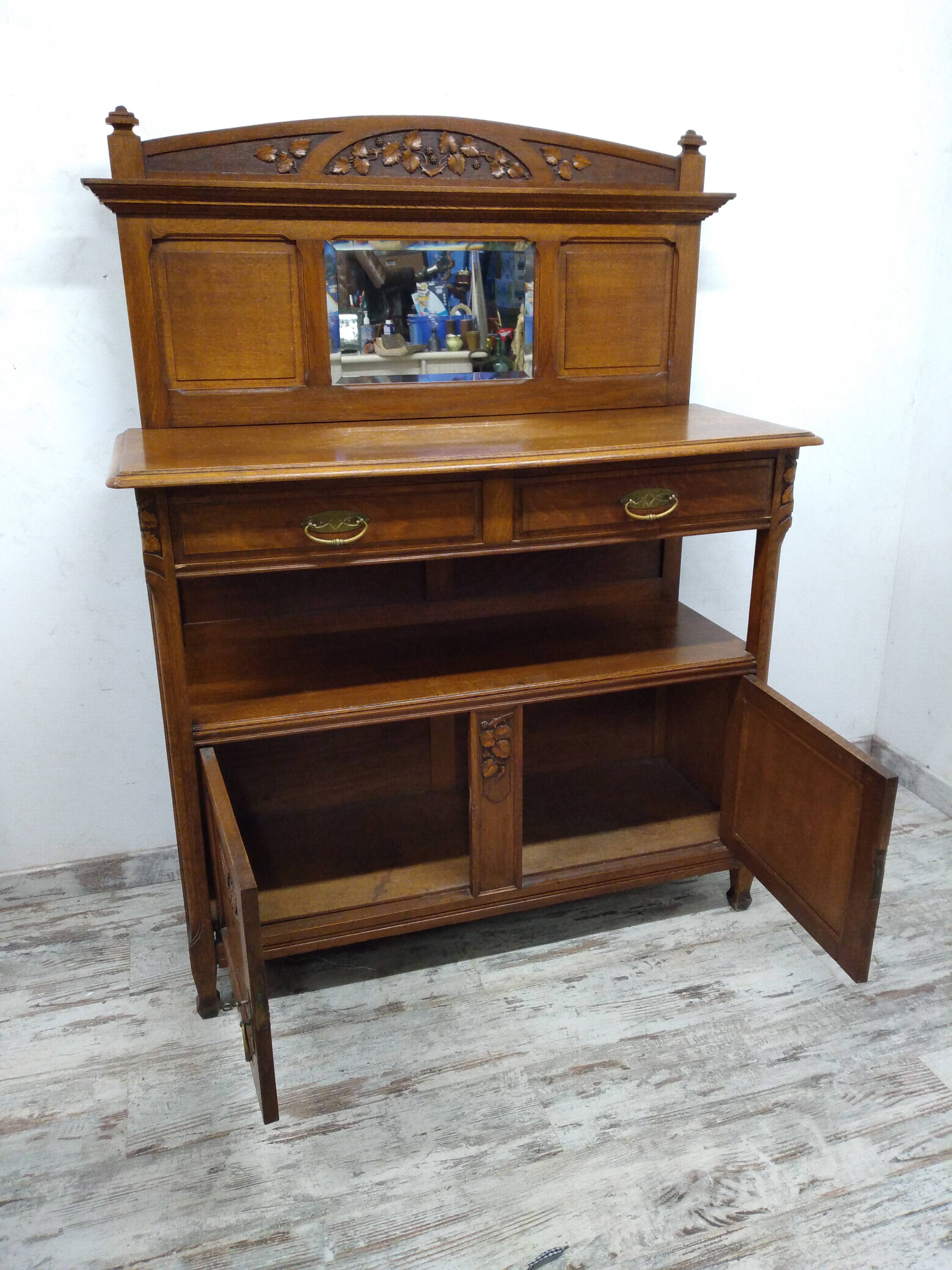 Atypical art deco buffet