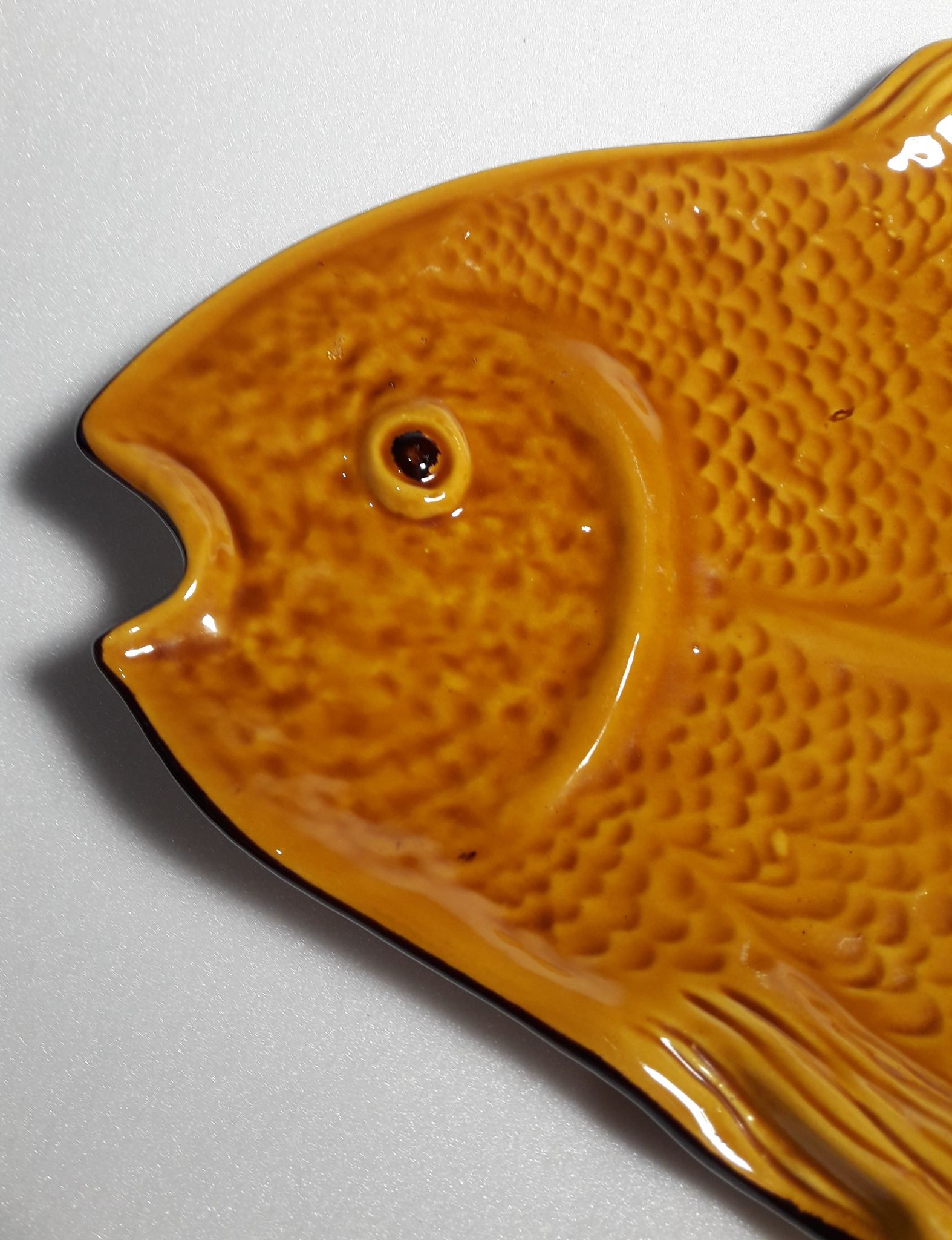 Plat zoomorphe poisson Poet Laval