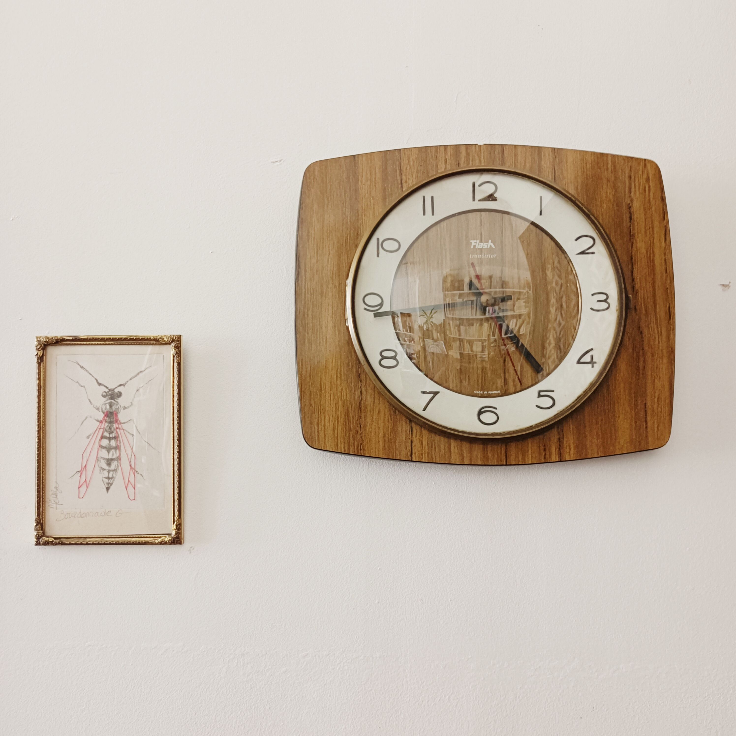 Flash clock transistor in formica
