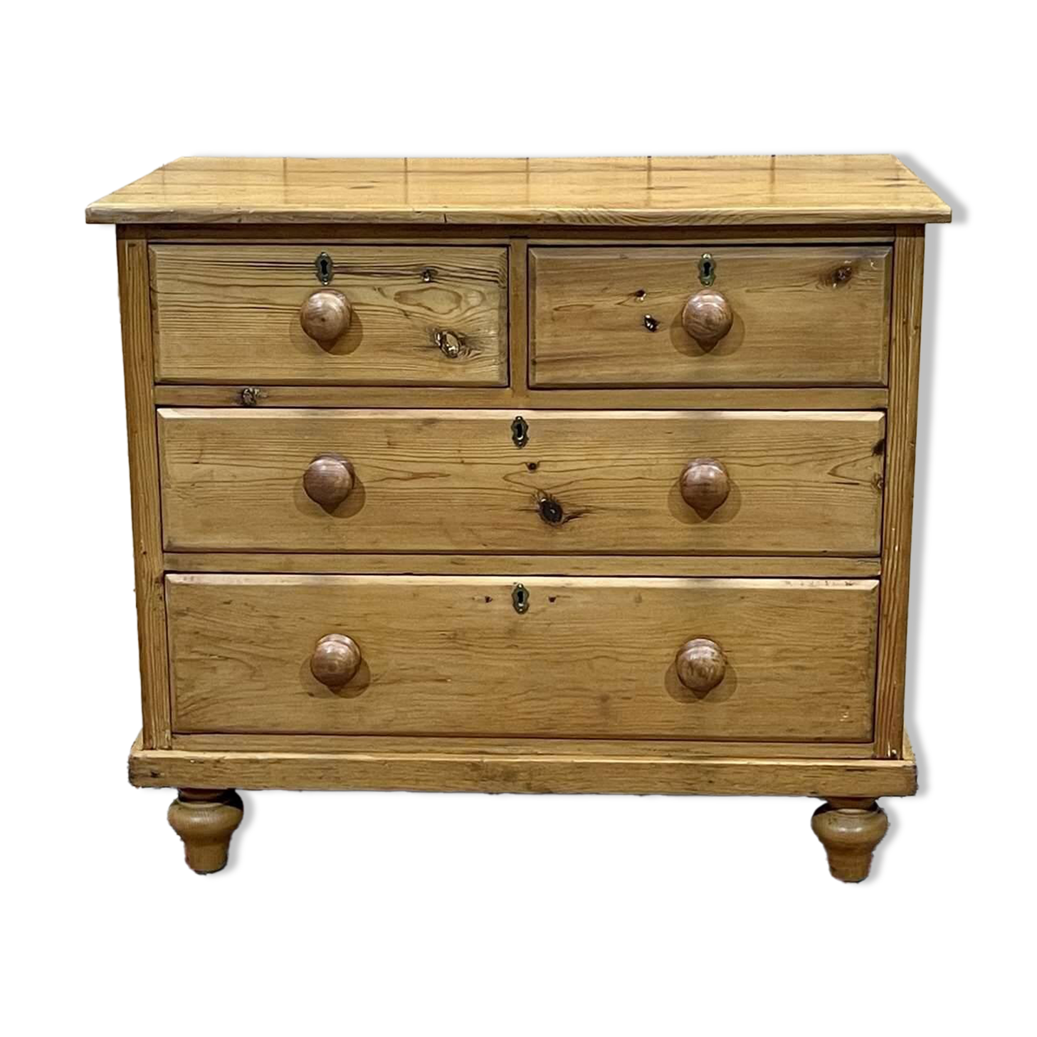 English chest of drawers from the end of the 19th century in fir