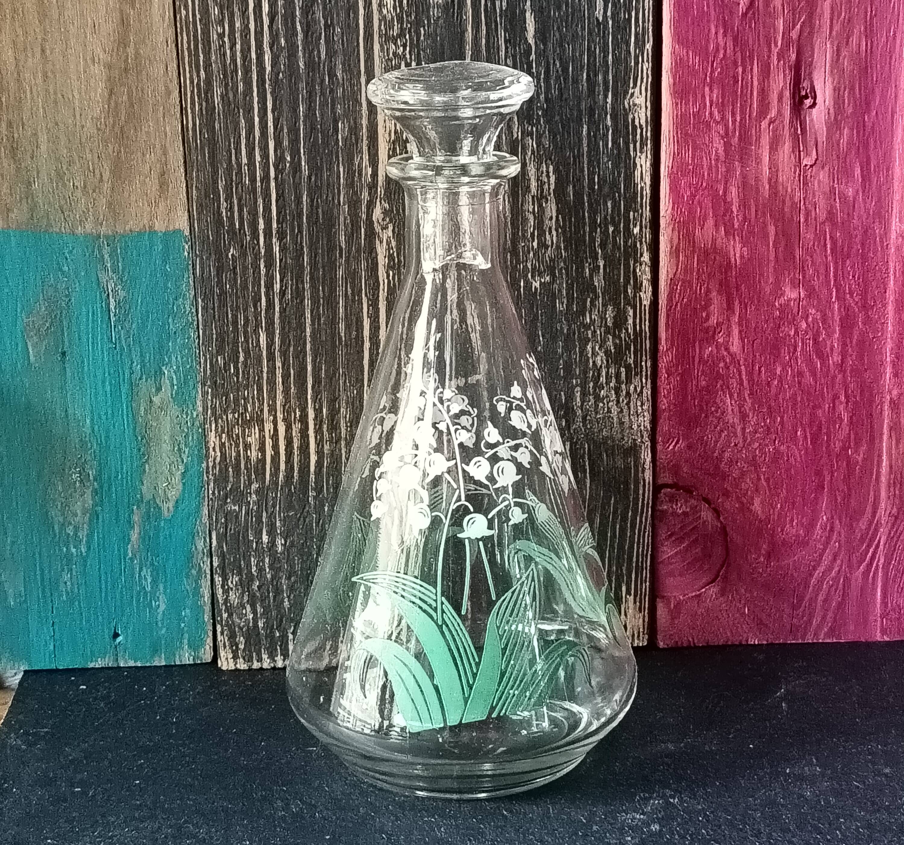 Vintage silkscreened lily of the valley motif liqueur set, 1940/50