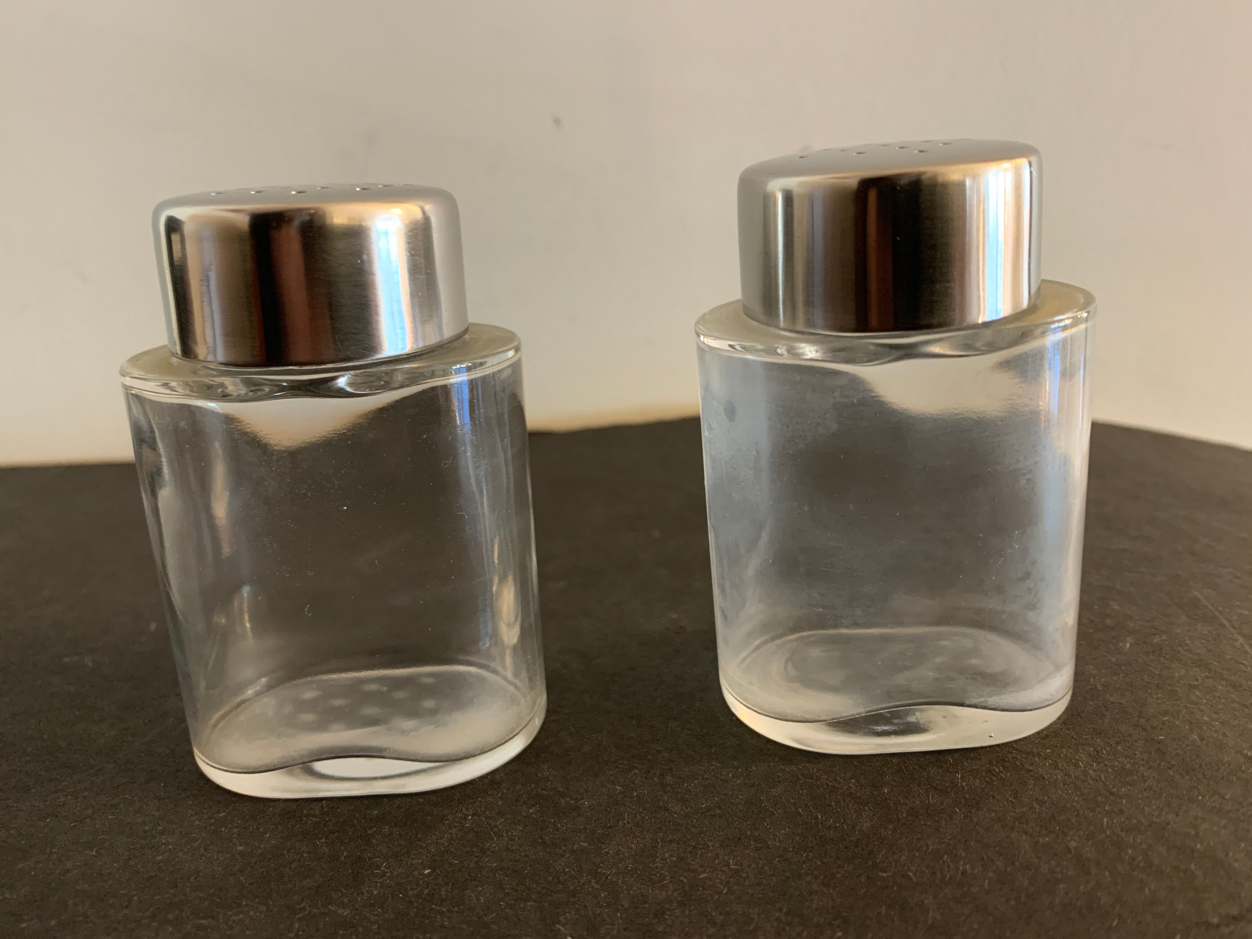 Italian salt and pepper shaker in stainless steel and Alessi glass, 1980
