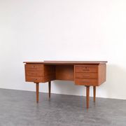 Bureau exécutif en teck danois des années 1960.