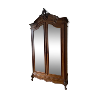 Armoire style rocaille en noyer