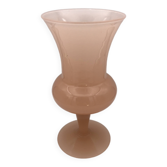Vintage vase in opaline old pink medici style