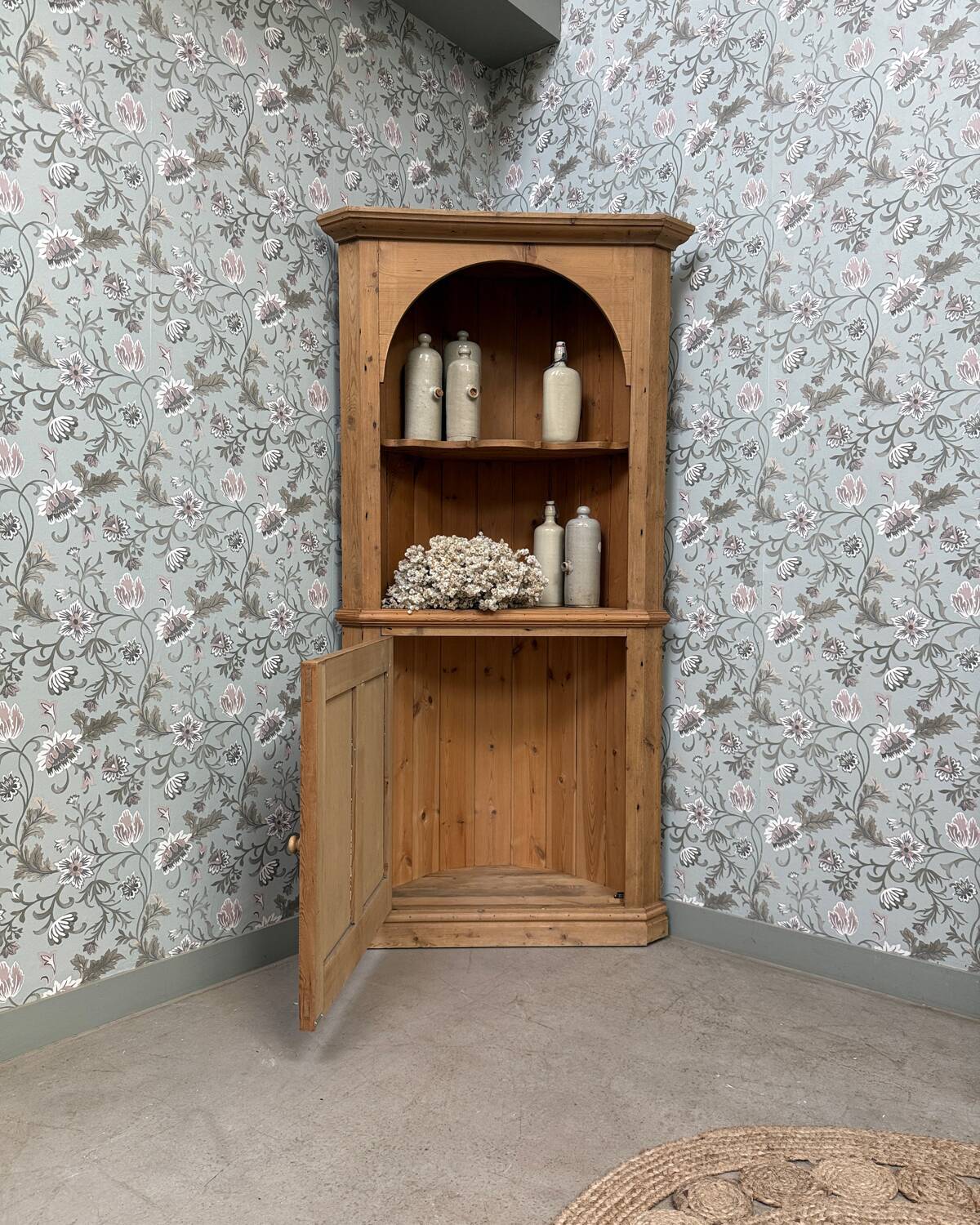 Vintage corner cupboard (renovated)