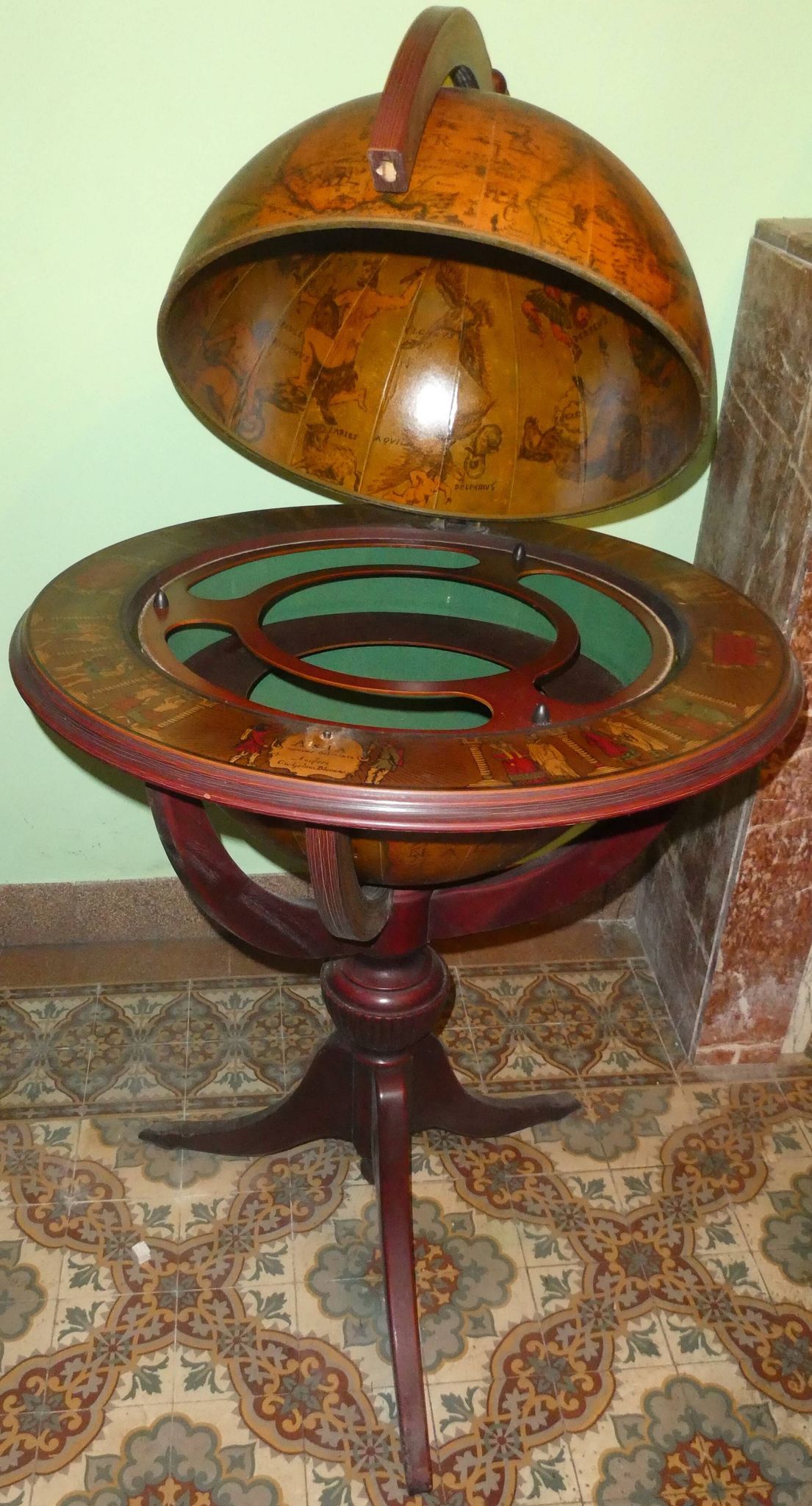 Globe bar vintage